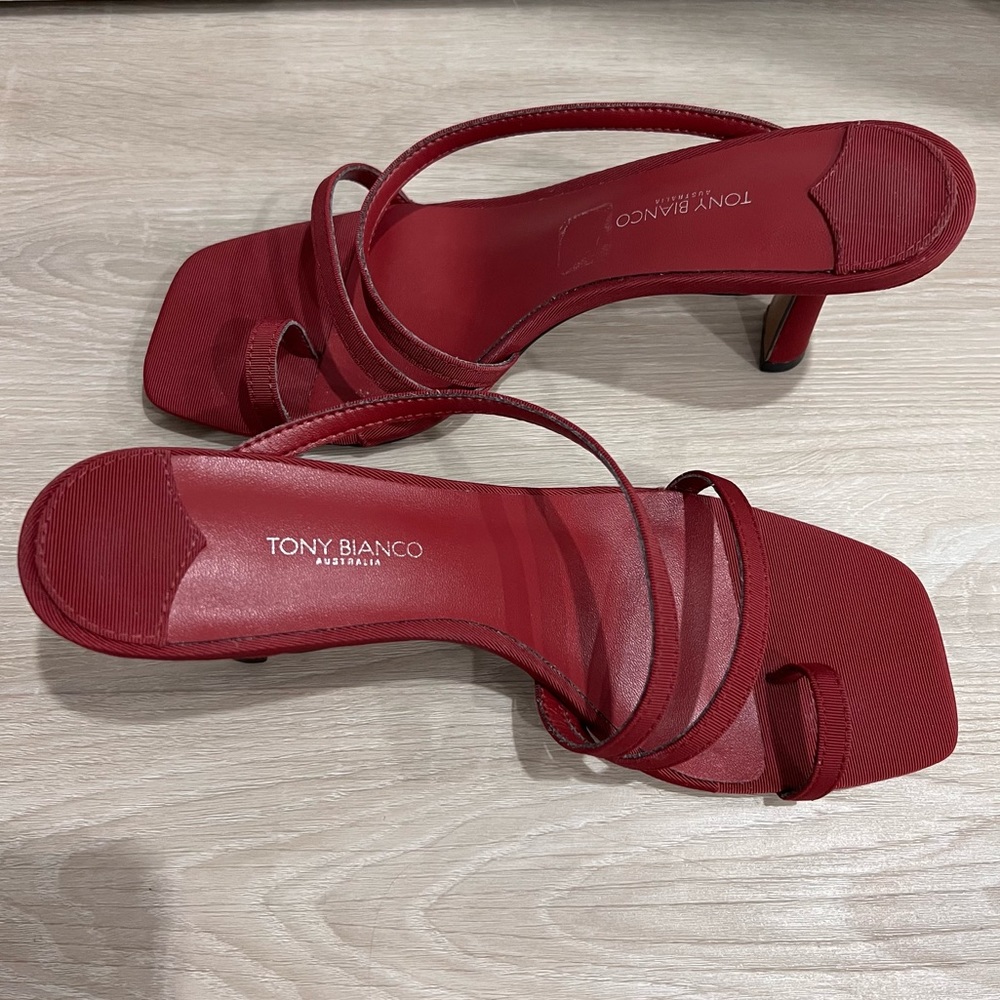 NWT Tony Bianco Sandal